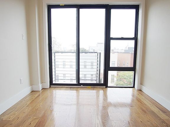 2nd image of 370 Evergreen Ave #4R