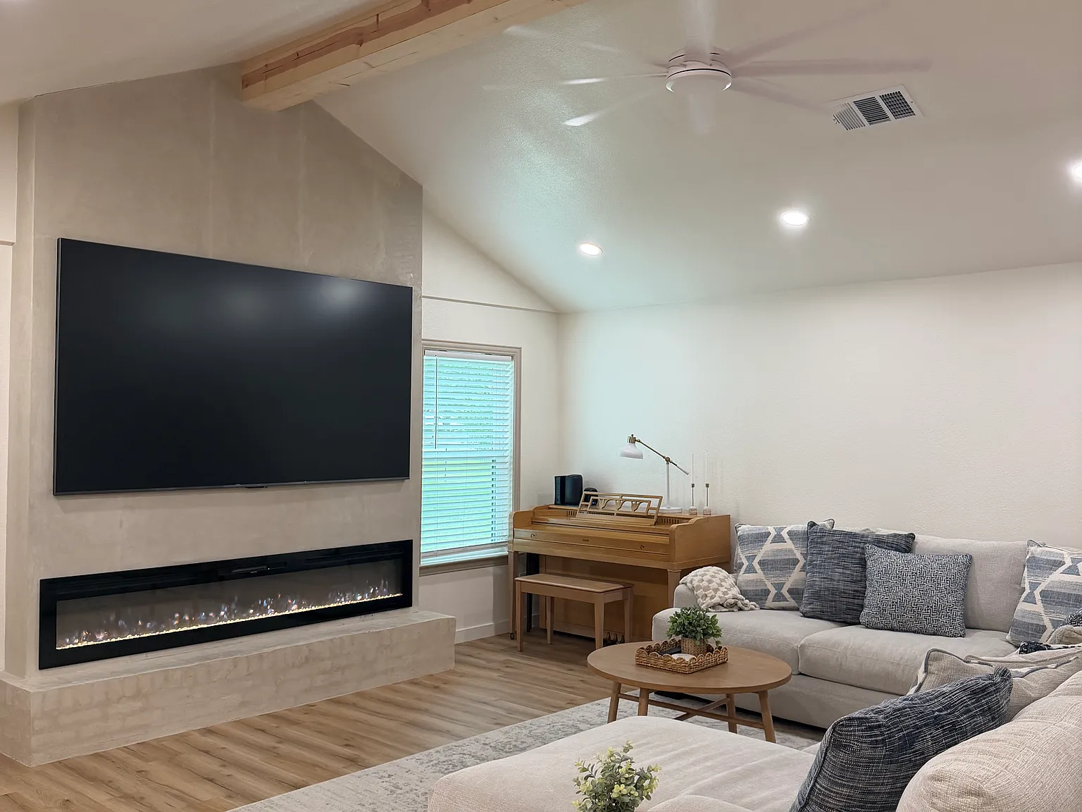 4 bed, 3042 sqft, $5,300 — Photo 2