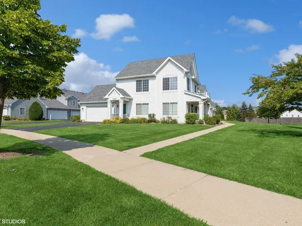 39689 N Warren Ln, Beach Park, IL 60083