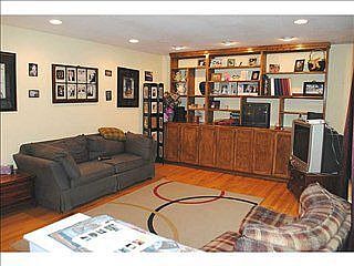 5th image of 7105 Castle Manor Dr