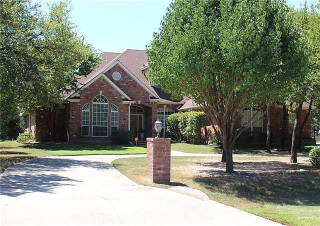 1st image of 335 Thornhill Cir