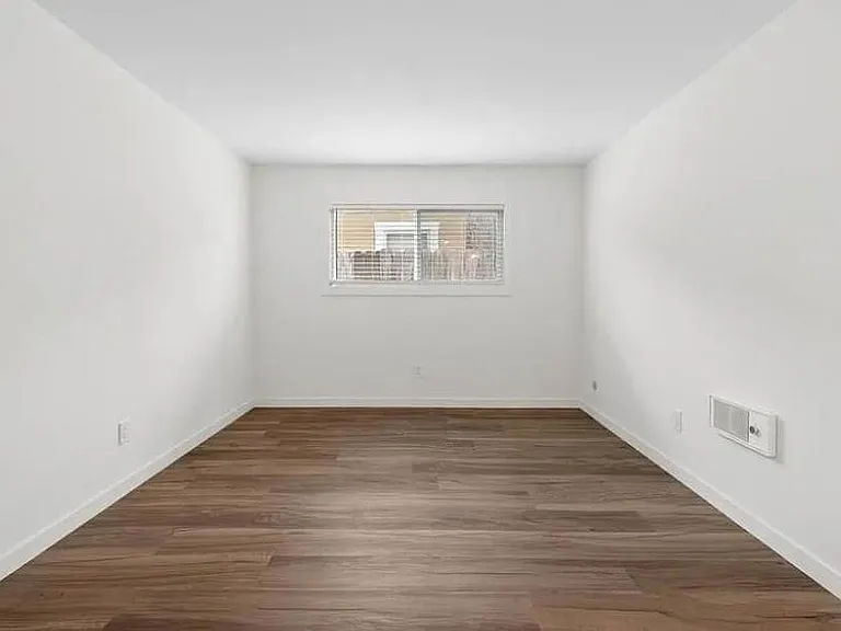 3825 Van Dyke Ave #3 — Photo 22
