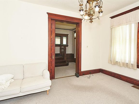 5th image of 4554 Holly Ave
