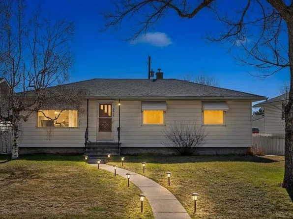 2416 W 38th St SW, Calgary, AB T3E 3E5