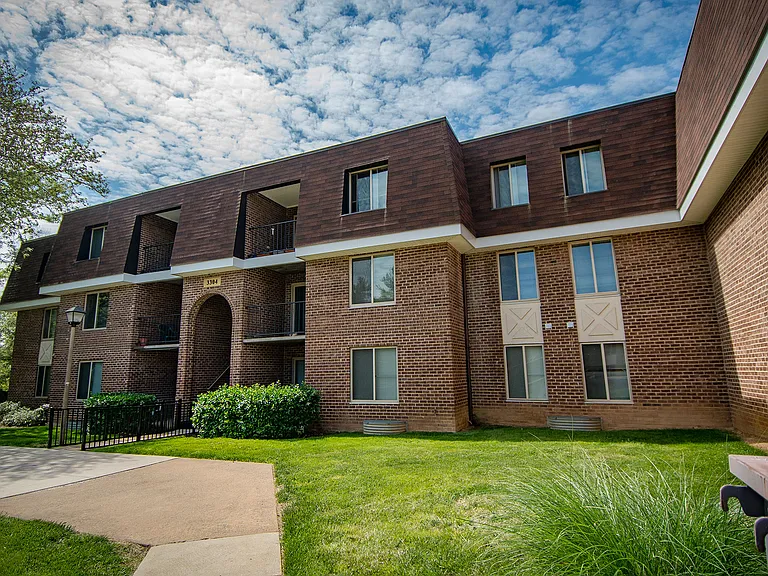 Oakton Park Apartments Building Exterior 42