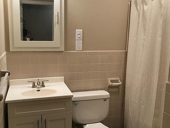 3rd image of 1434 E Broadway St