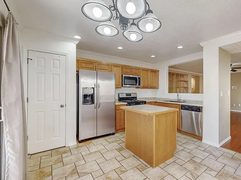 1041 Spring Valley Rd NE — Photo 7