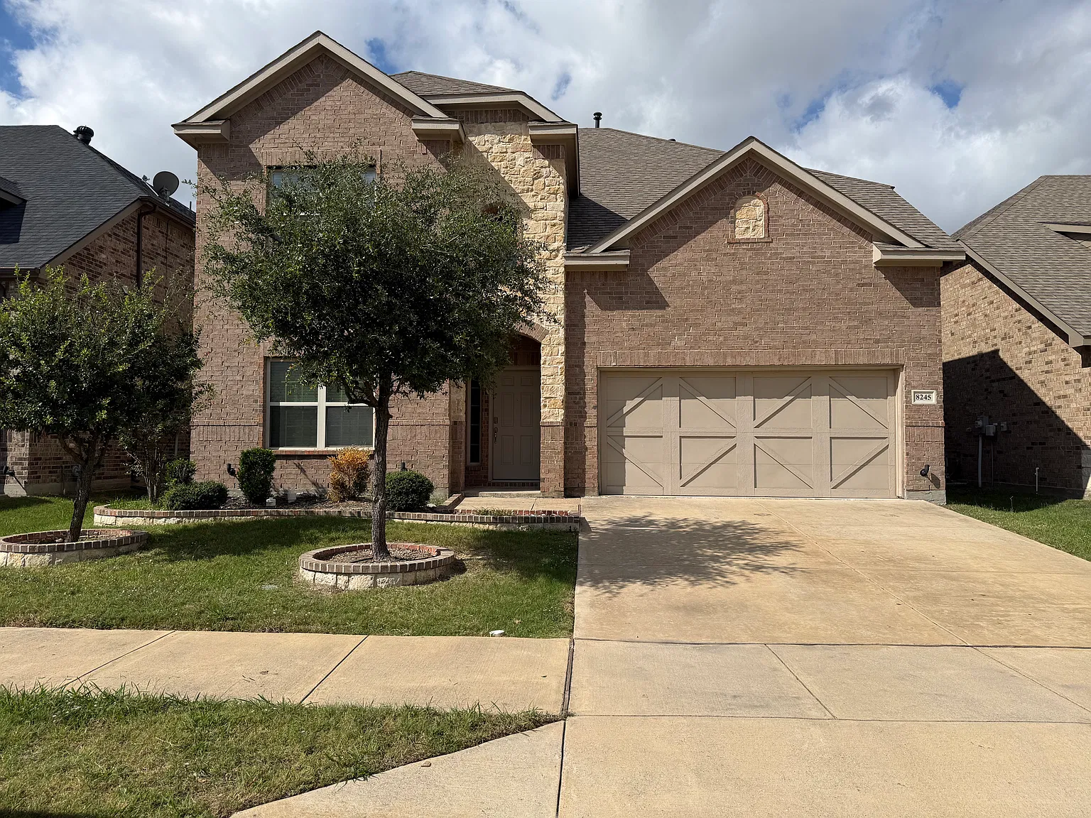 4 bed, 2.5 bath, 3282 sqft, $3,200 — Photo 1