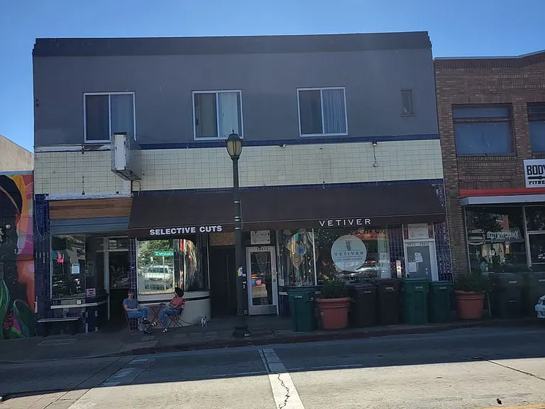 3835 Macarthur Blvd — Photo 1
