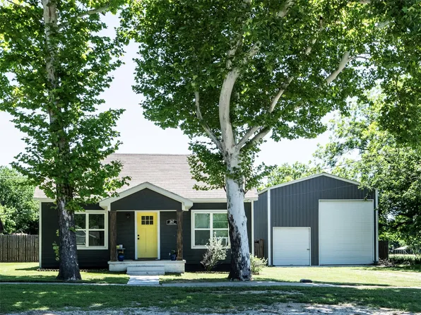 207 S Wickham St, Alvord, TX 76225