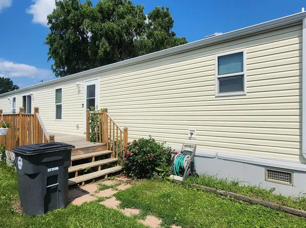 1852 16th St SW, Minot, ND 58701