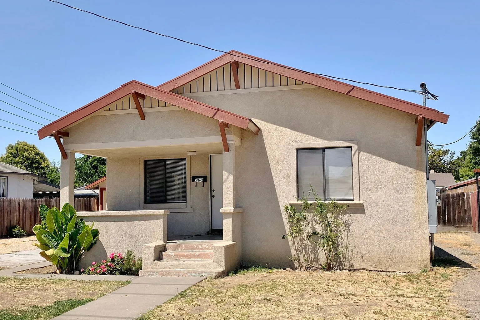 960 East St photo 1
