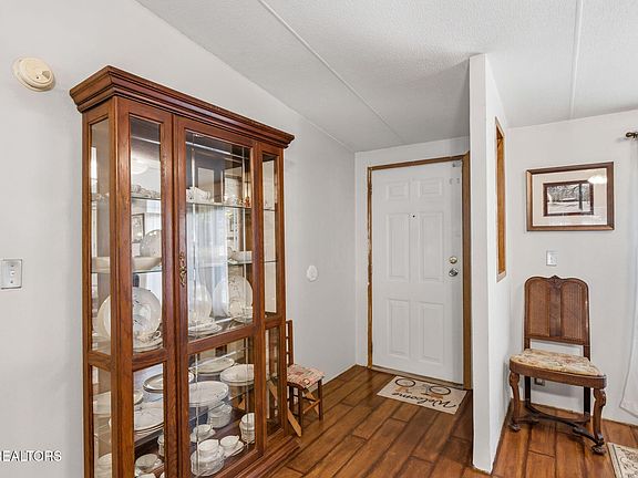4th image of 234 Greenbriar Rd