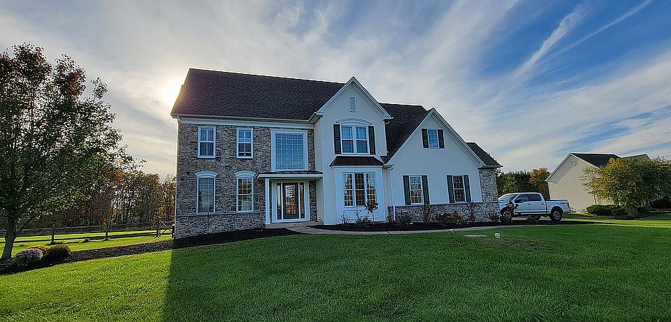 1st image of 814 Haycock View Dr