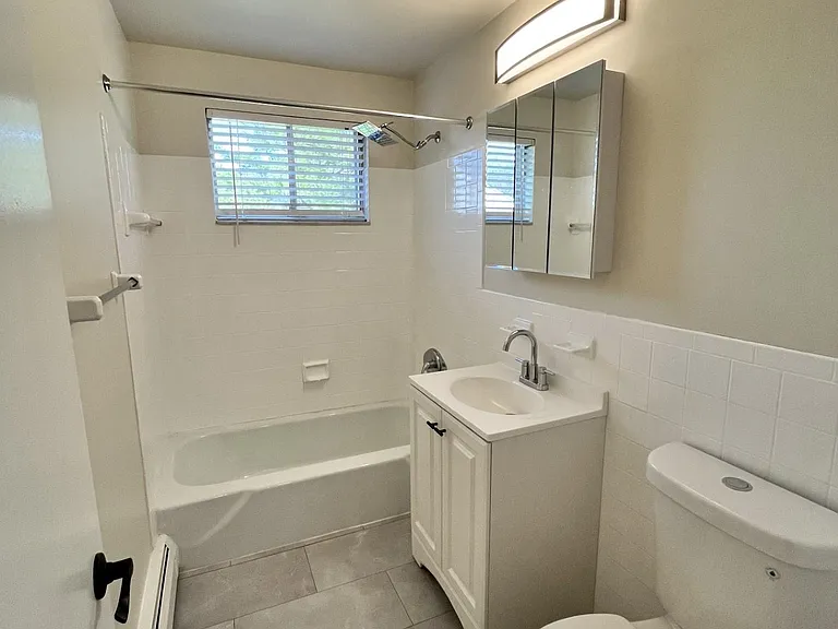 Fernwood Apartments — Photo 9