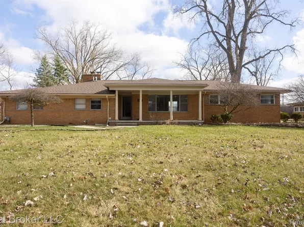 24150 Philip Dr, Southfield, MI 48075