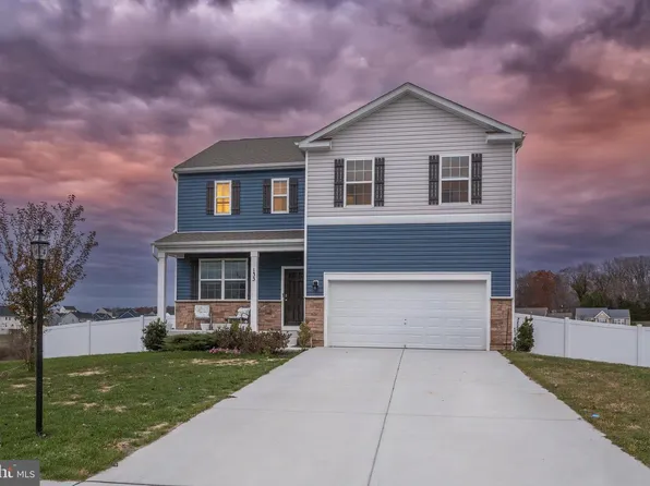 135 Knobby Hook Dr, Hanover, PA 17331