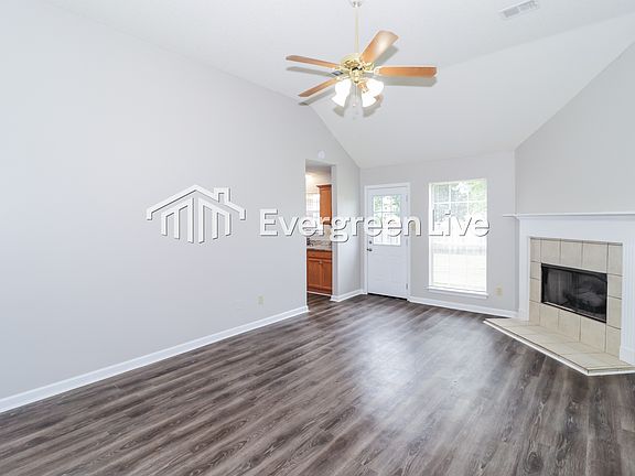 3rd image of 25 Spring Valley Dr