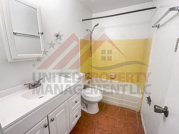 3rd image of 900 Lamont St #21