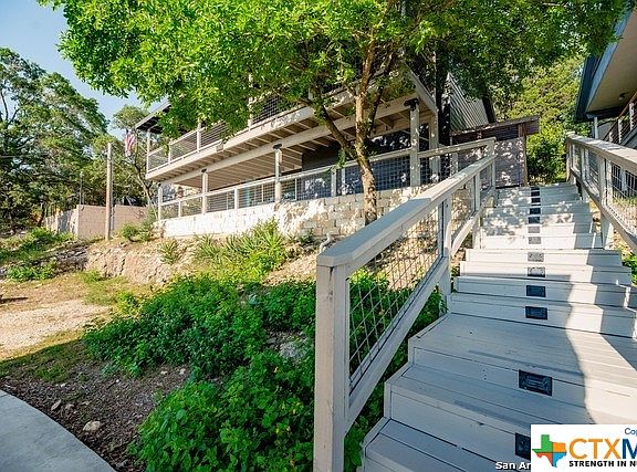3rd image of 1330 Trailridge Dr