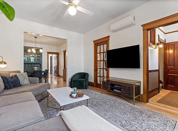 5th image of 3452 N Damen Ave