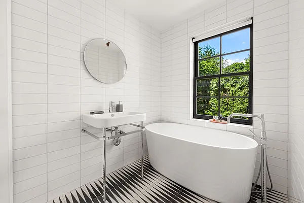 Rented by Nest Seekers International | media 11