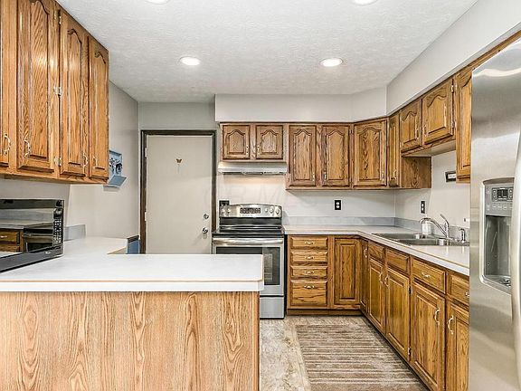 4th image of 1290 Addison Dr