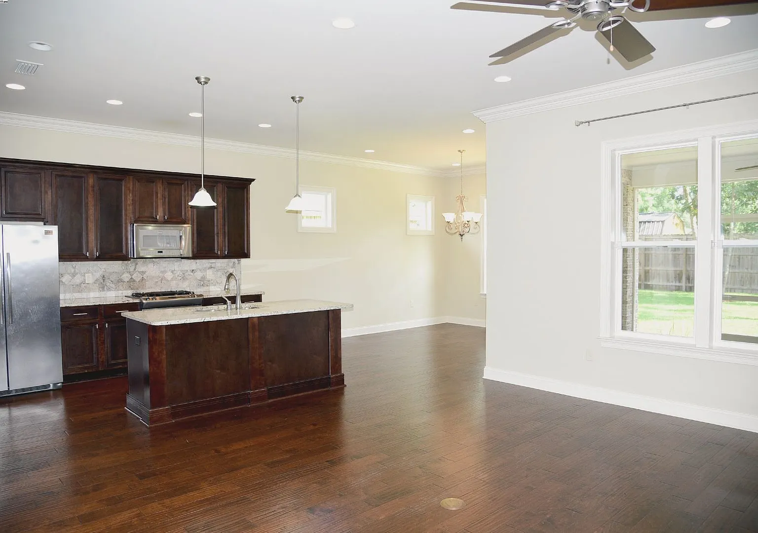 Beautiful 4-Bedroom Home in Magnolia Woods! — Photo 3