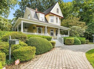 140 Avon Pl, Amityville, NY 11701