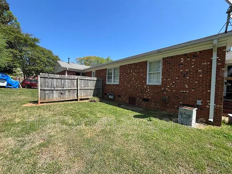 7322 Briardale Dr — Photo 16
