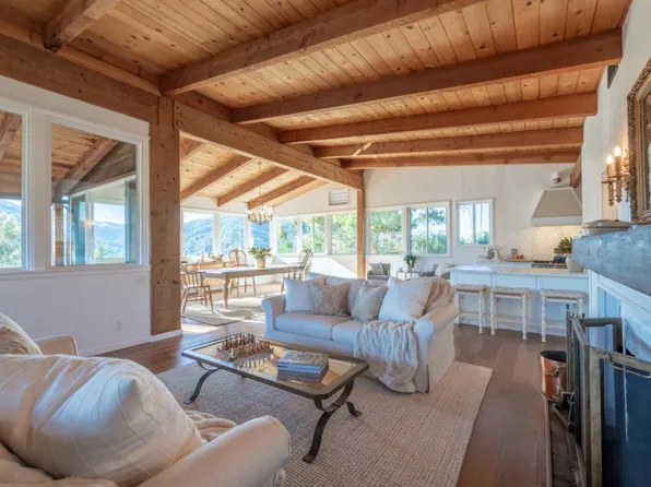 233 Country Club Dr, Carmel Valley, CA 93924