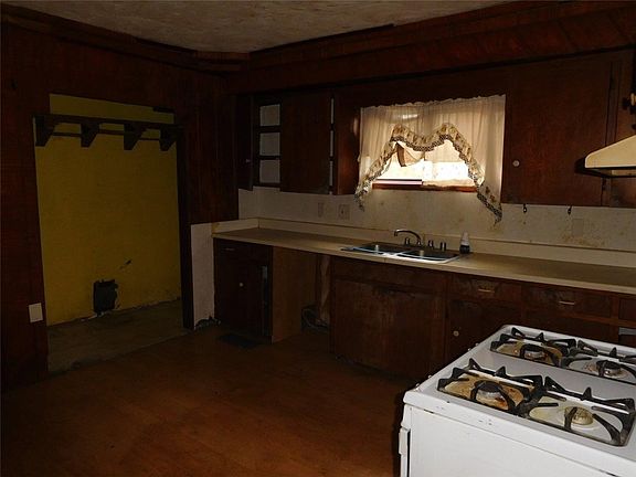 4th image of 607 W Peach St