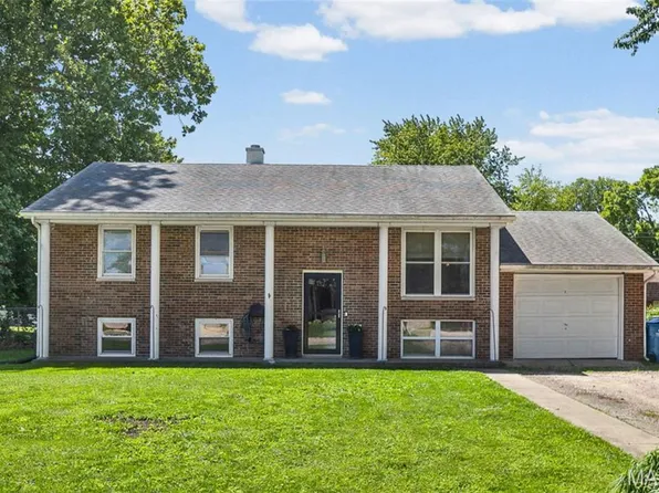 5 W Oak St, New Baden, IL 62265