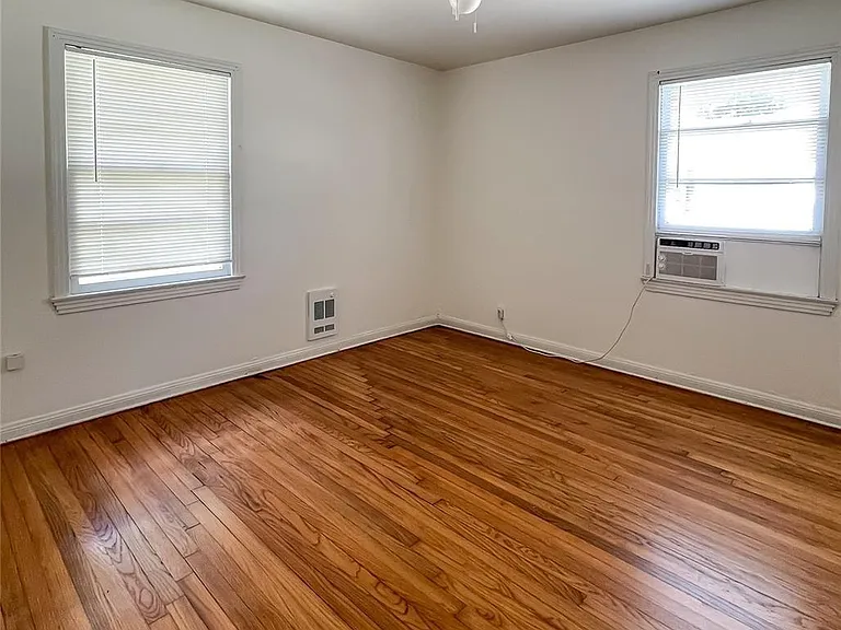 1241 Chevy Chase Dr — Photo 7