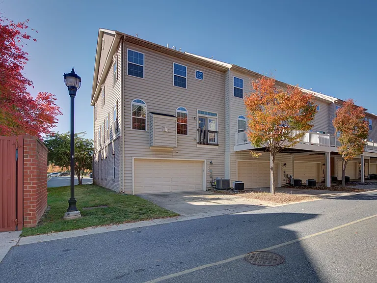 940 Hall Station Dr — Photo 27