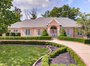 2780 Crystalwood Dr, Broadview Heights, OH