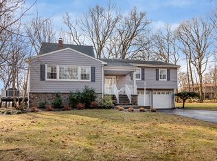 2 Willow Dr, Randolph, NJ 07869
