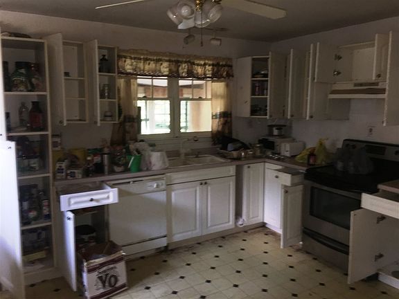 4th image of 165 E Lacy St