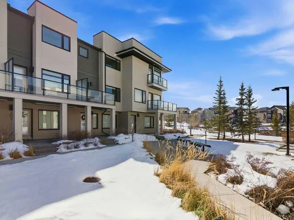 218 Sherwood Sq NW #204, Calgary, AB T3R 0Y2