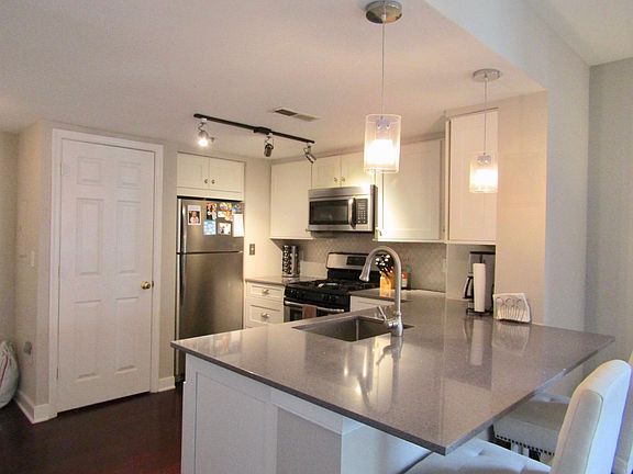 2nd image of 1045 N Utah St APT 409