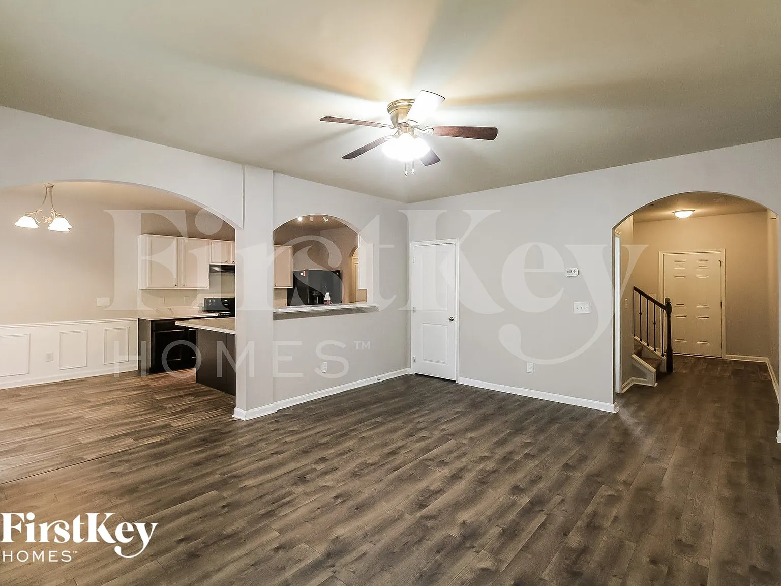 4 bed, 2.5 bath, 2044 sqft, $2,345 — Photo 3