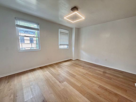 3rd image of 139 E Clifton Ave #400