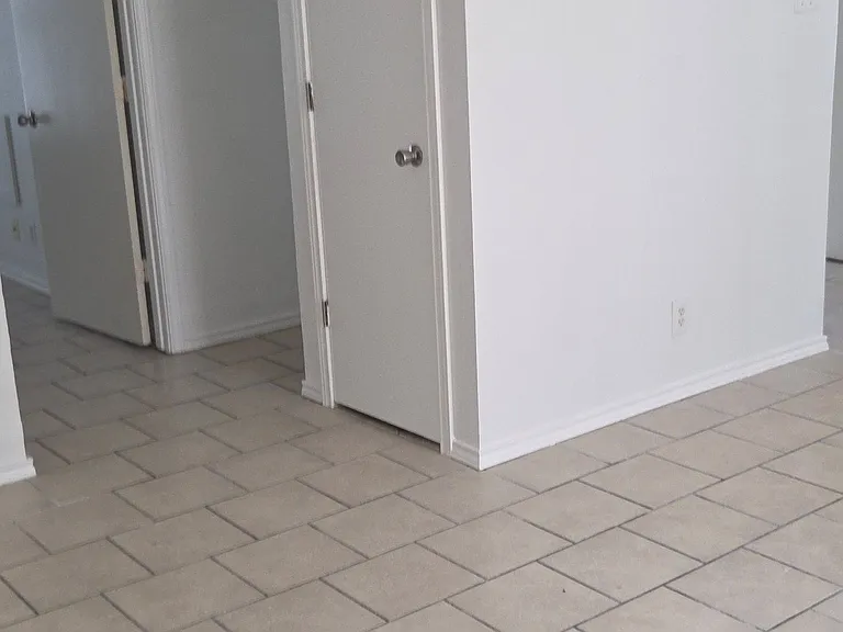 1107 Circle M Dr #B — Photo 3
