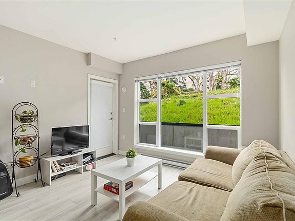 4th image of 1016 Inverness Rd #105