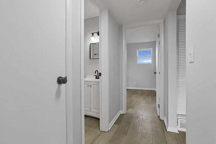 1009 Lilley Avenue Apt D — Photo 2