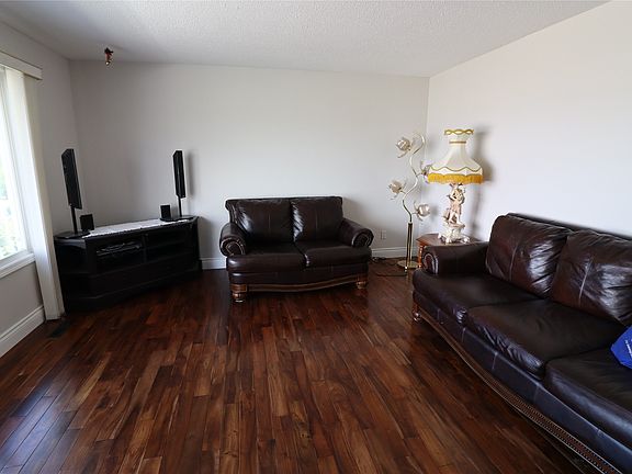 4th image of 136 Greenstone Dr