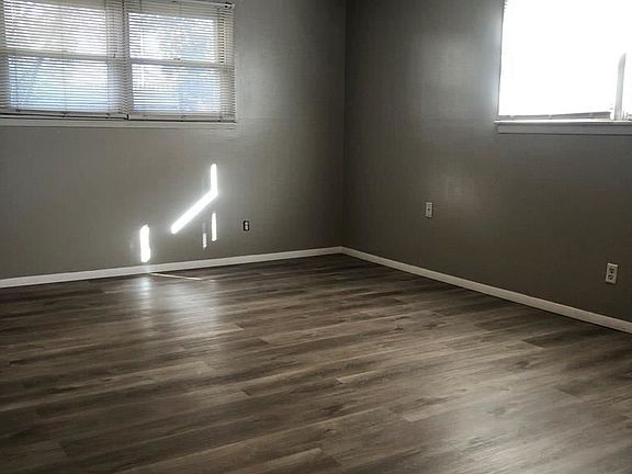 2nd image of 2758 Yale Ave