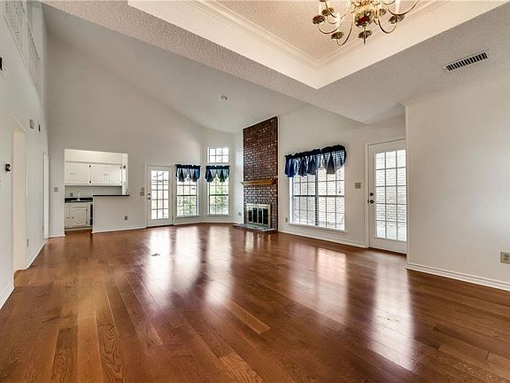 2nd image of 3429 Forest Hills Cir