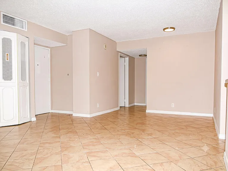 17021 N Bay Rd #529 — Photo 5