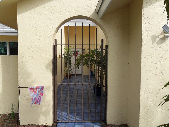 3rd image of 795 NW 21st Way